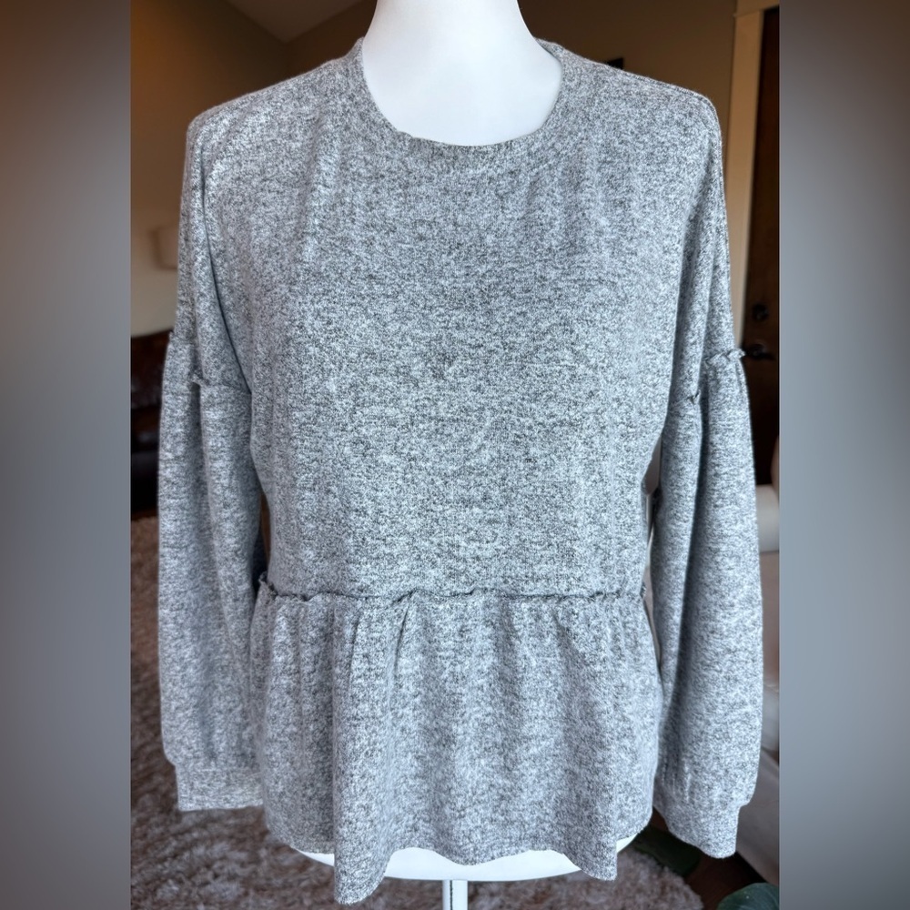 Lucky Brand Cloud Soft Long Sleeve Jersey Gray Peplum Top, Size Small